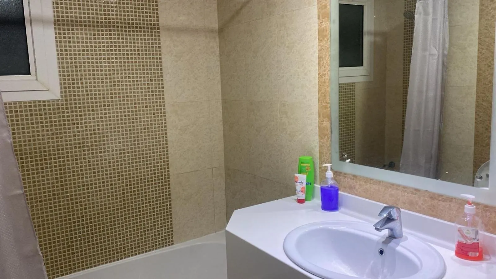 Δωμάτια σε οικογενειακή κατοικία Rooms For Ladies Only Ντουμπάι Ηνωμένα Αραβικά Εμιράτα